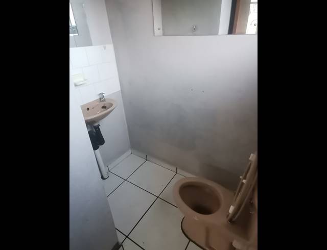 2 bed property to rent in SELCOURT